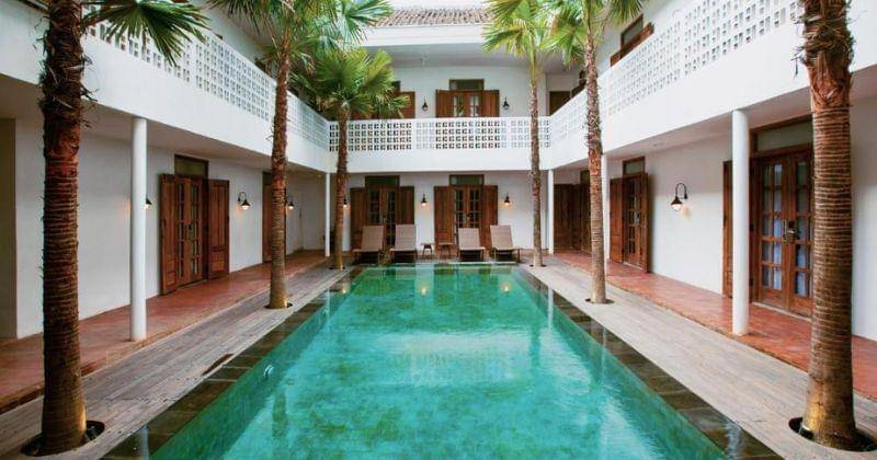 Booking.com/Adhisthana Hotel